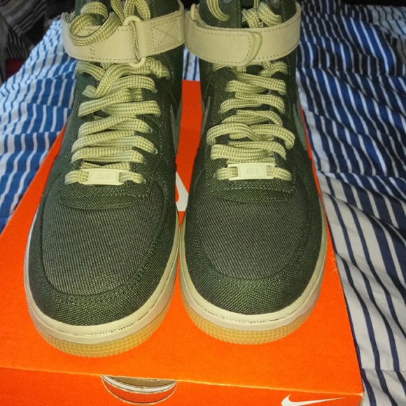 Air Force 1 - Picture 2 of 6